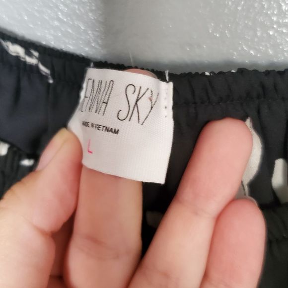 Sienna sky  Off the shoulder floral top - Picture 11 of 13